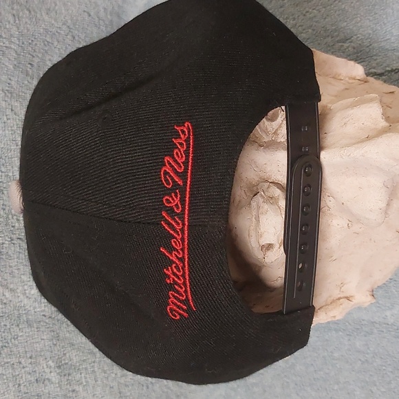 Chicago Bulls Black/Grey Snapback Cap - Picture 2 of 4